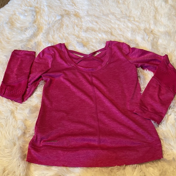 Girls Reebok Athletic Top. - Picture 3 of 3